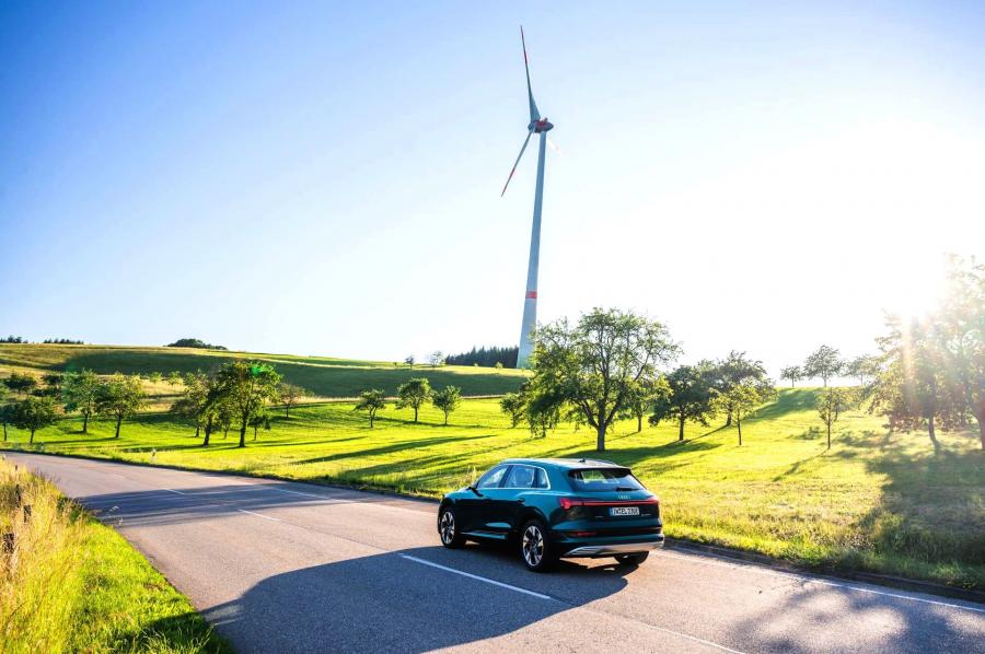  Audi e-tron 55 Quattro 2019 года  (WW) (фото 407 из 452)